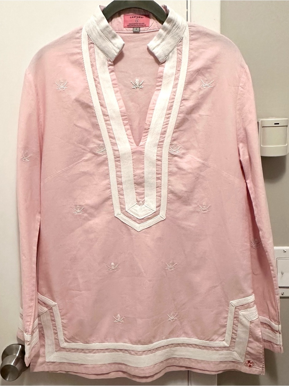 Castaway Nantucket Embroidered Pirate Skull Sword Pink White Cotton Tunic Top S